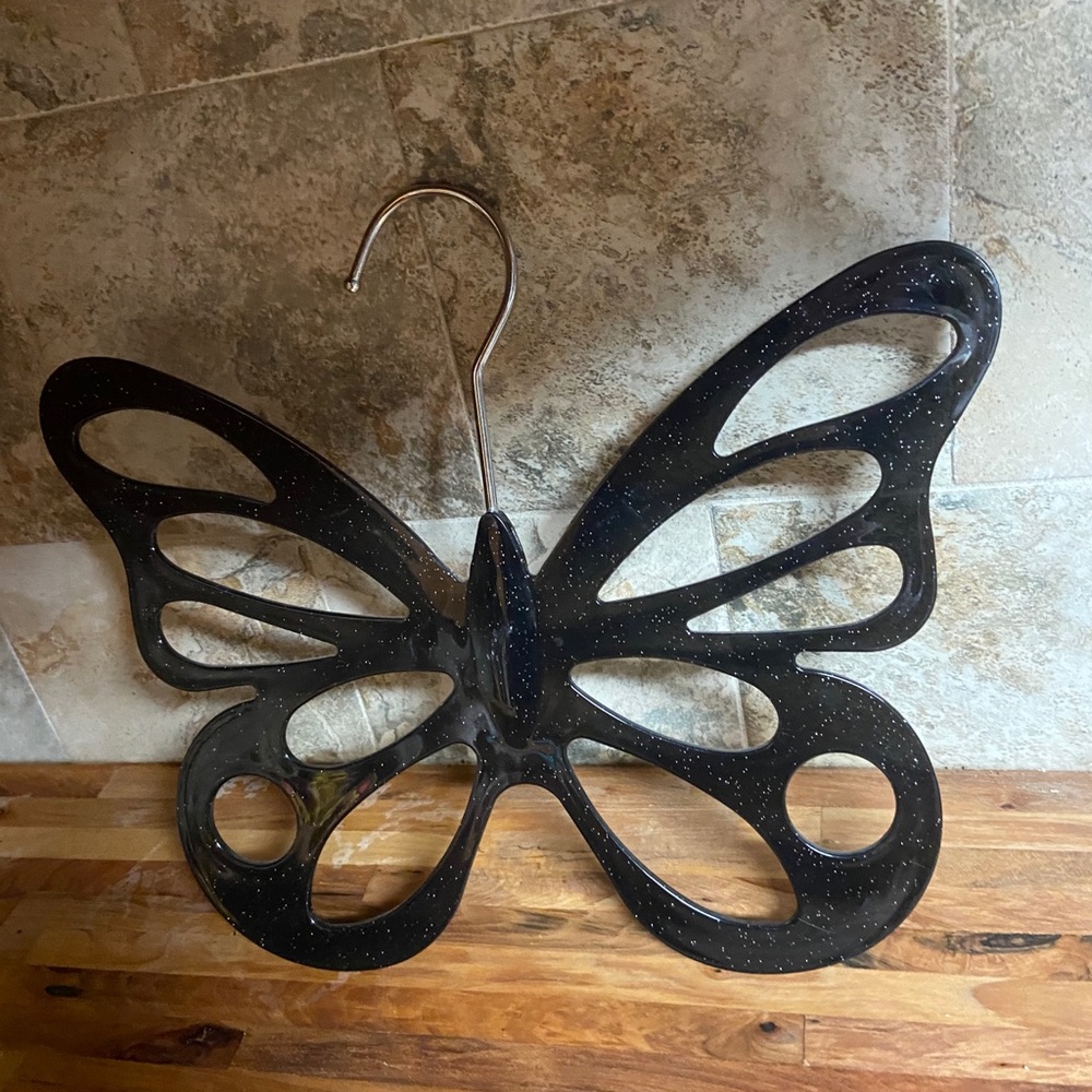 Butterfly belt/accessories holder